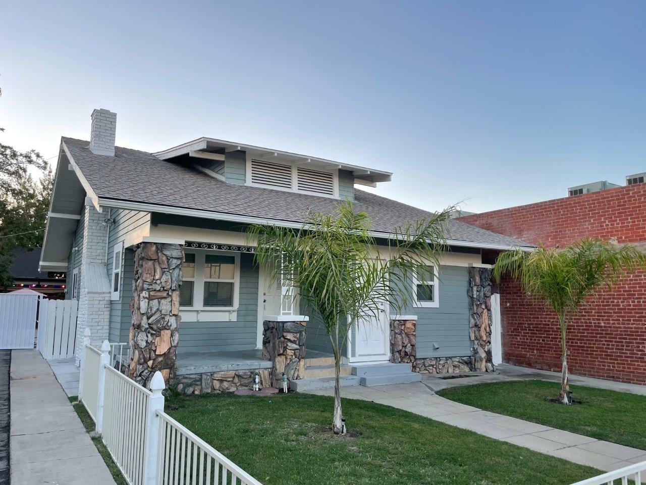 Property Photo:  1141 N Echo Avenue  CA 93728 