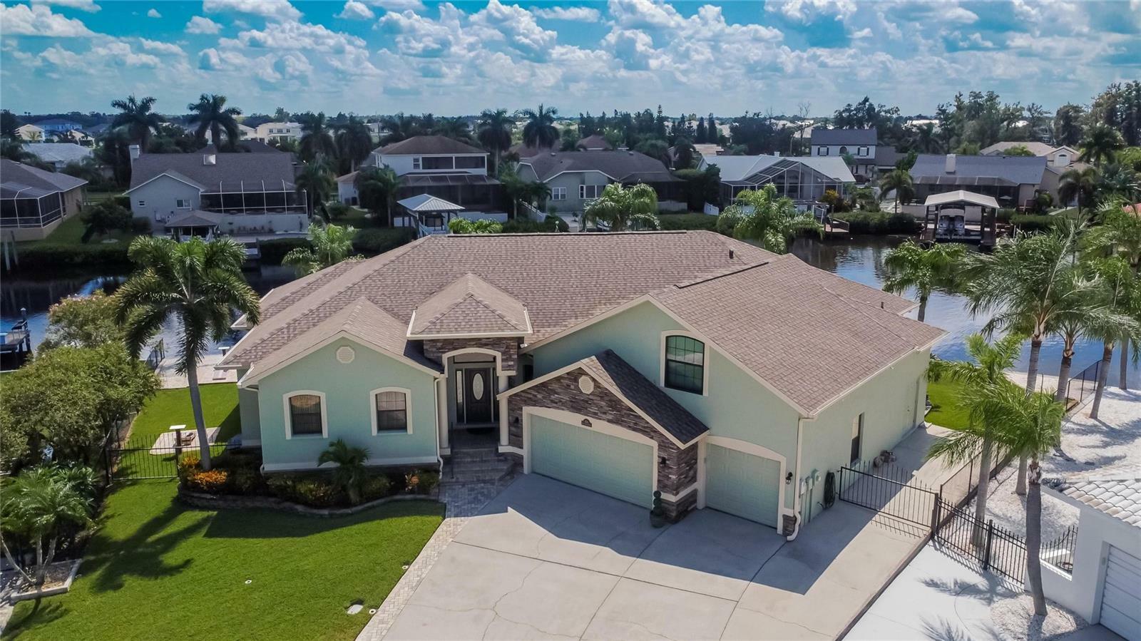 Property Photo:  926 Golf Island Drive  FL 33572 