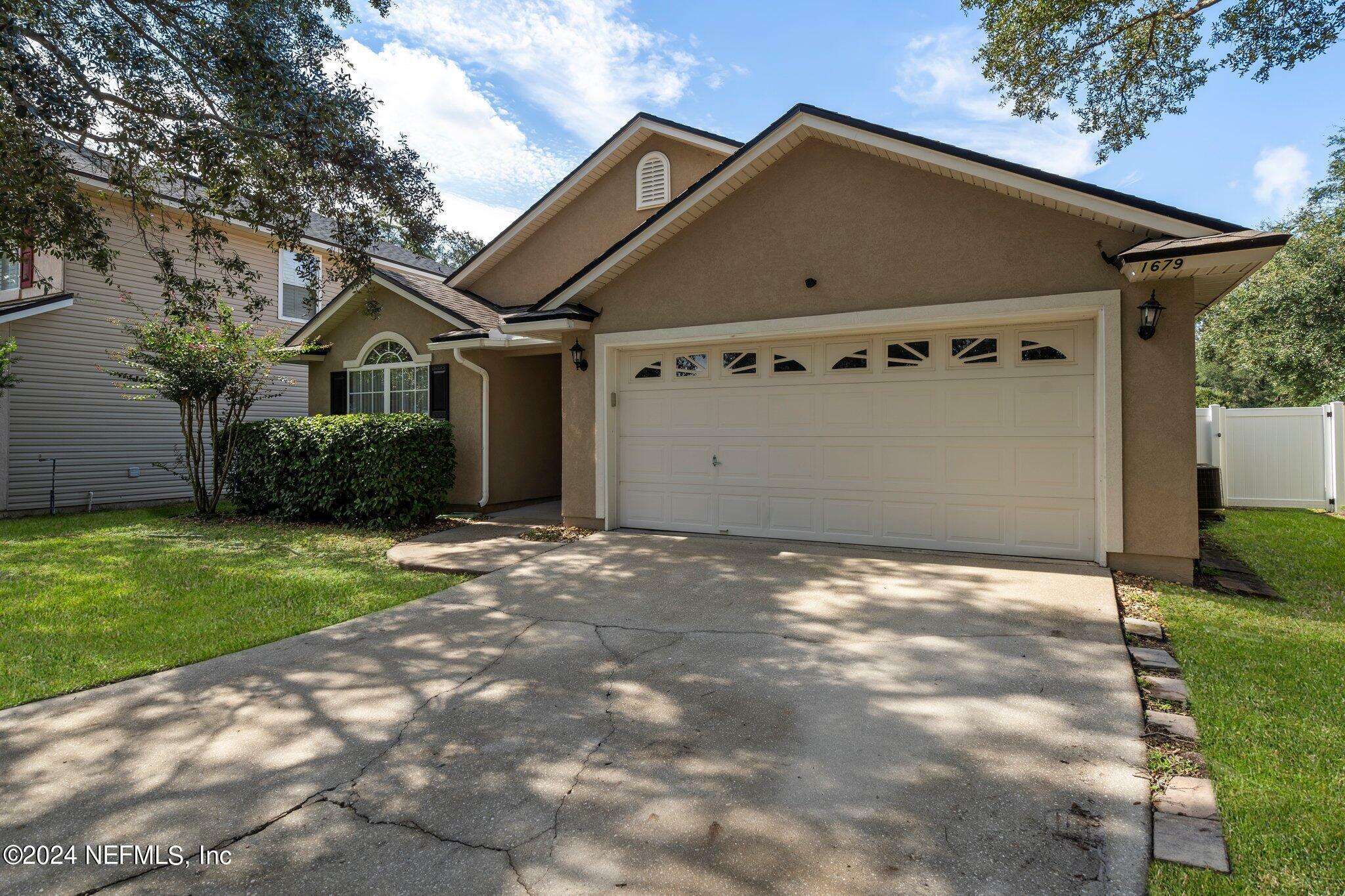 Property Photo:  1679 Canopy Oaks Drive  FL 32065 