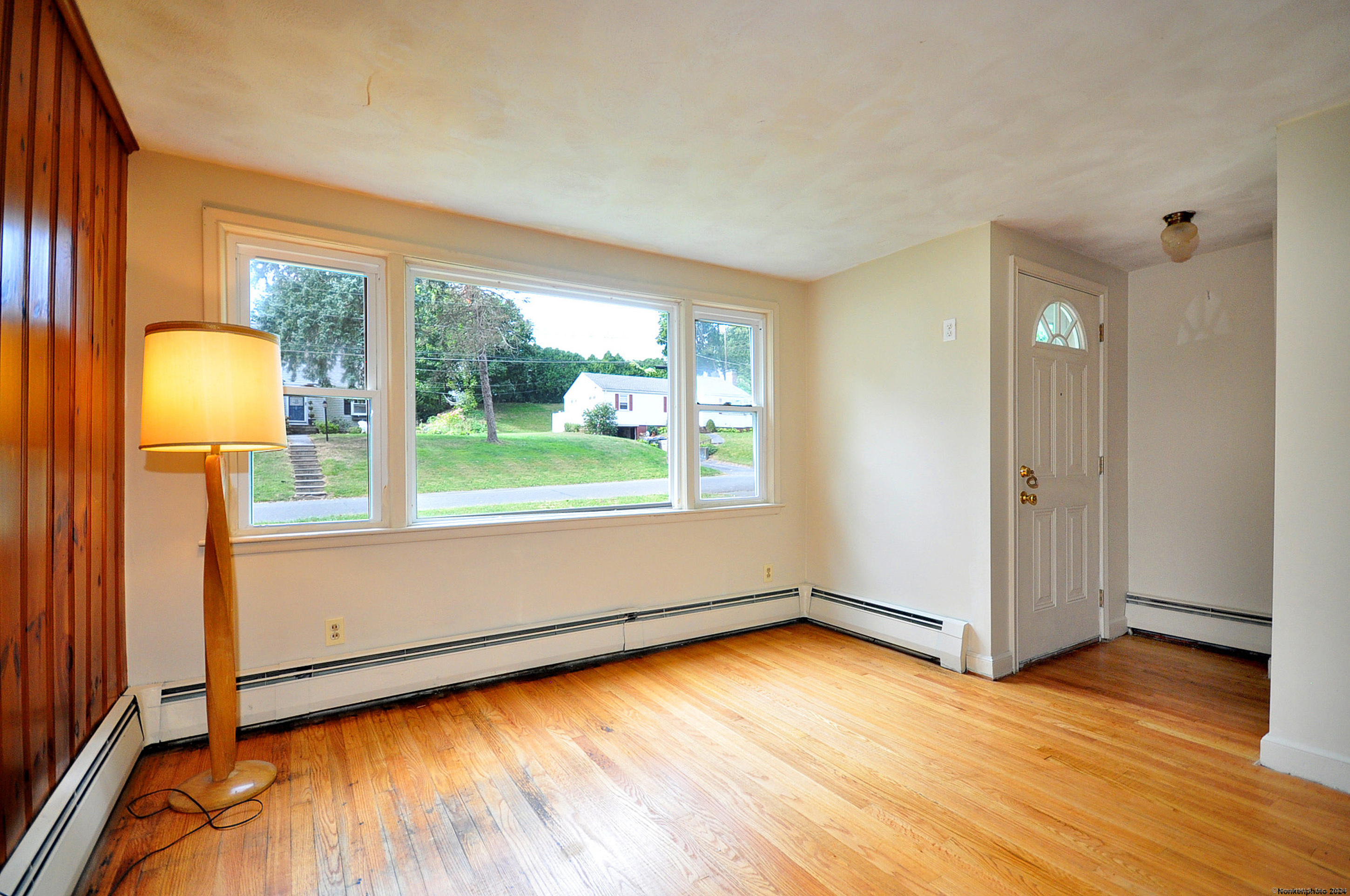 Property Photo:  52 Homecrest Street  CT 06111 