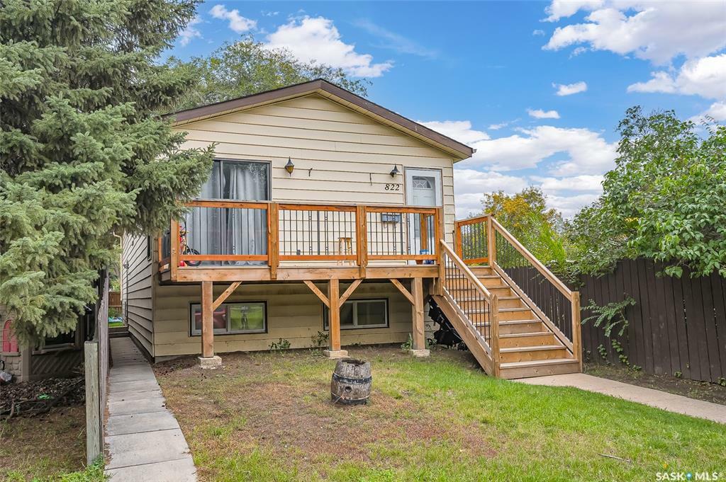 Property Photo:  822 M Avenue S  SK S7M 2L5 