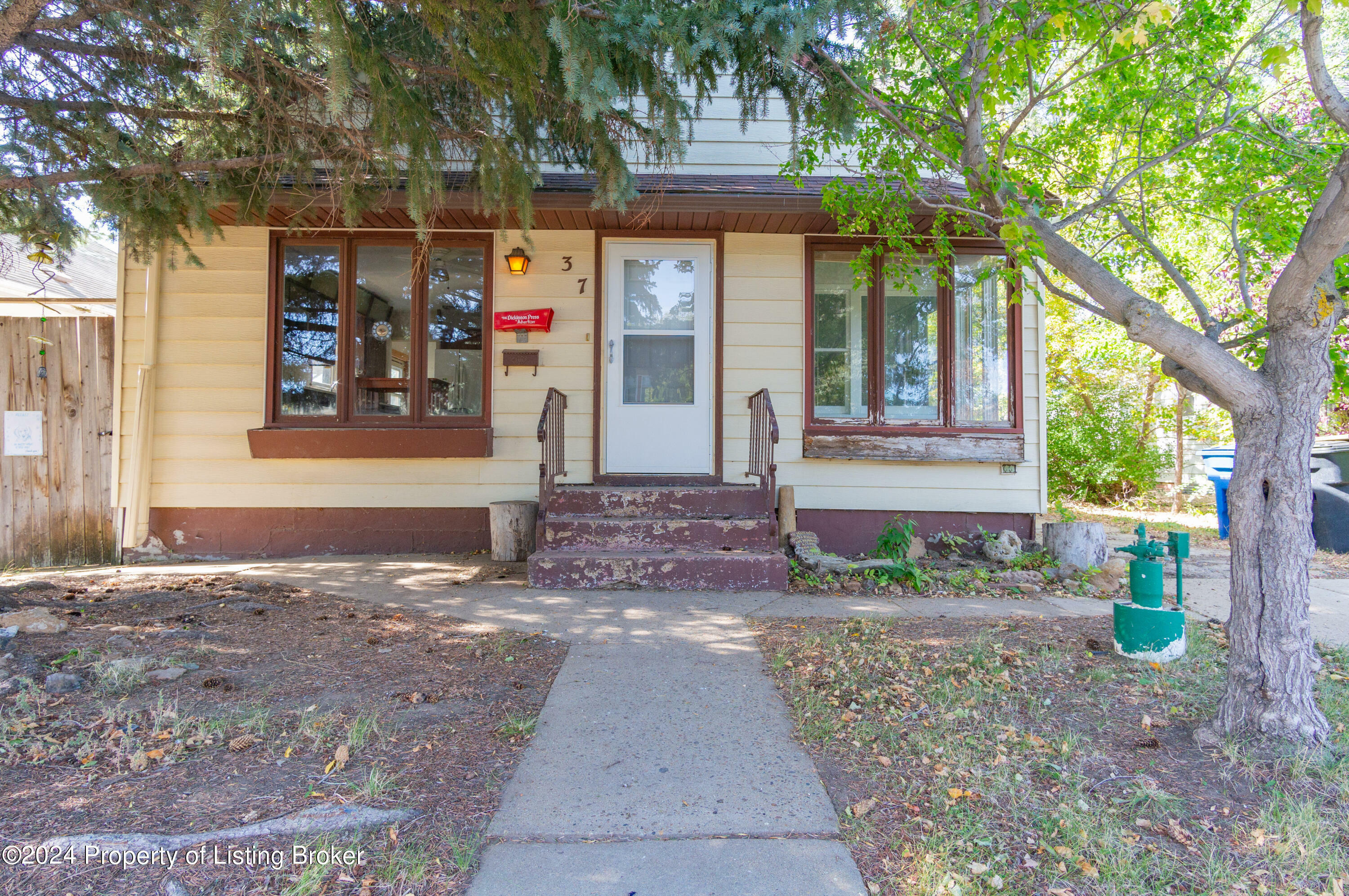 Property Photo:  37 8th Avenue W  ND 58601 