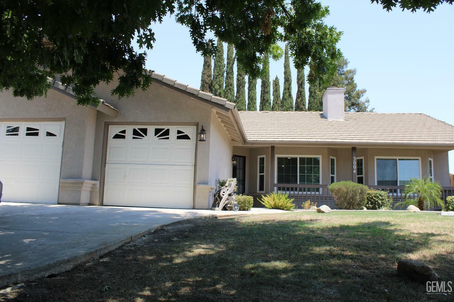 Property Photo:  3004 Cherry Laurel Street  CA 93308 