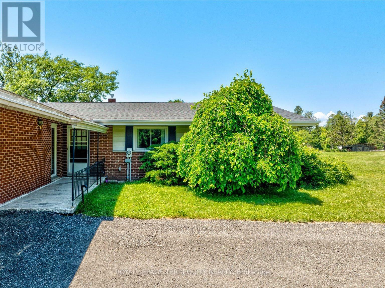 Property Photo:  1098 15th Sideroad  ON L0G 1T0 