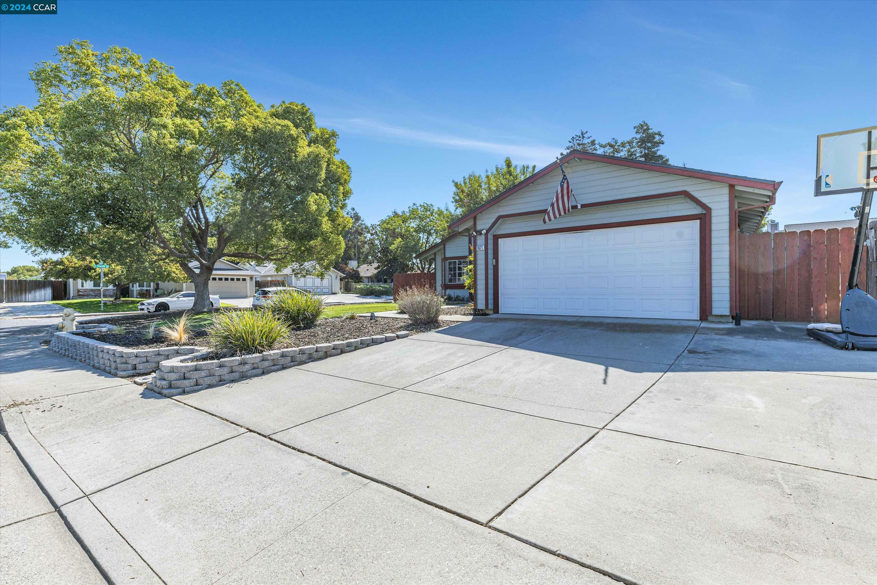 Property Photo:  1671 Ponderosa Dr  CA 94561 