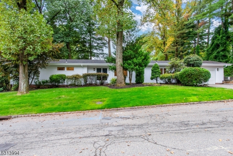 Property Photo:  24 Linden Ave  NJ 07052 