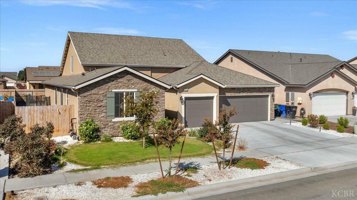 Property Photo: 1936 Red Rock Drive CA 93230