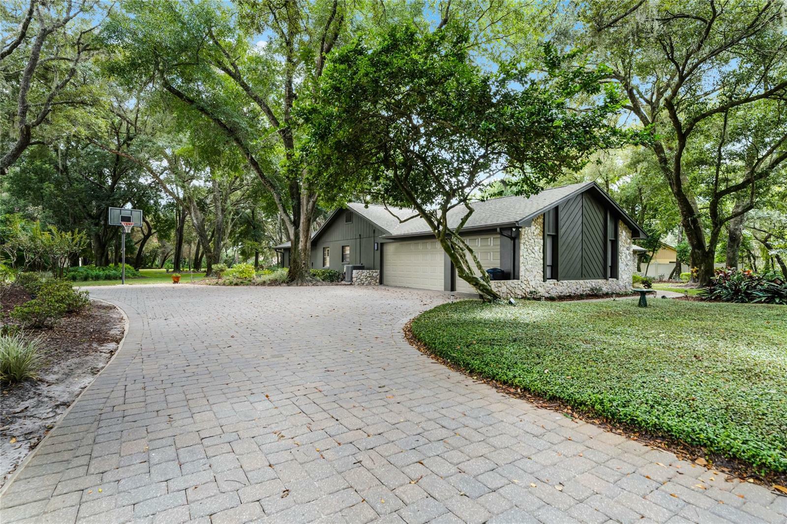 Property Photo:  111 W Greentree Lane  FL 32746 