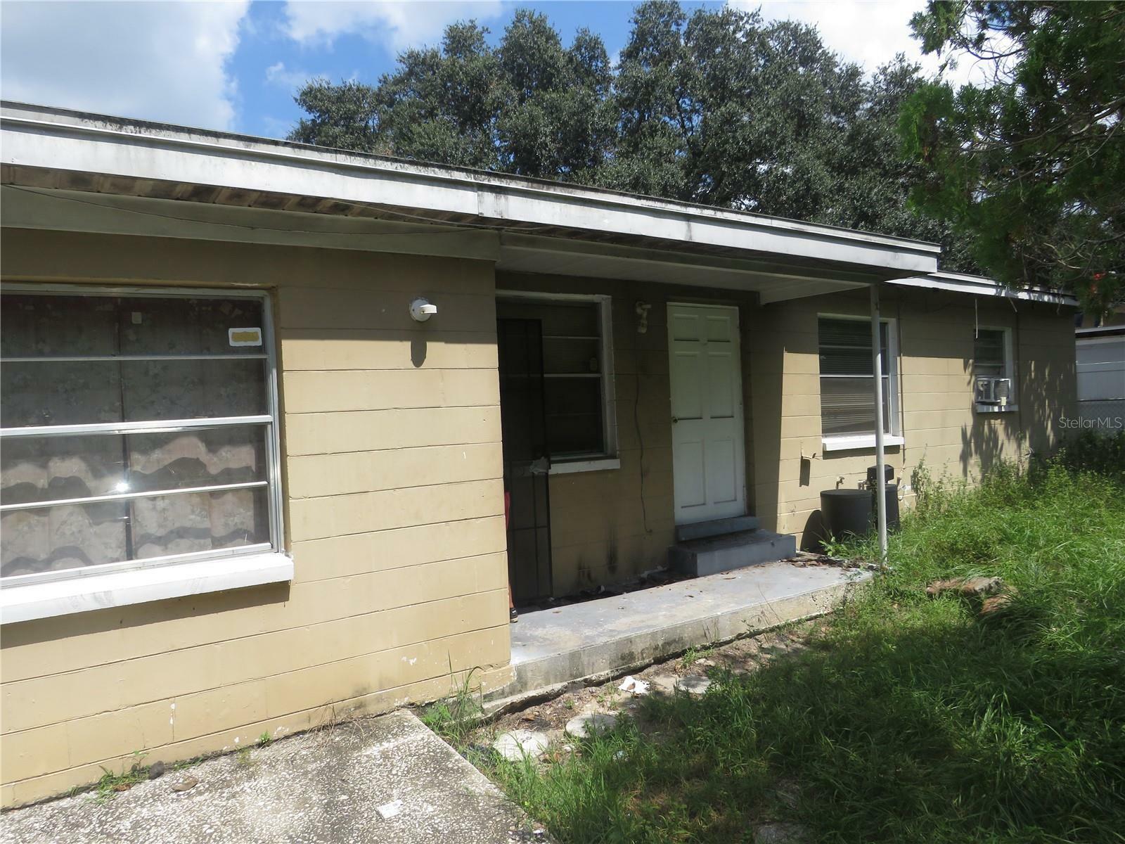 Property Photo:  4208 N Sandalwood Circle  FL 33617 