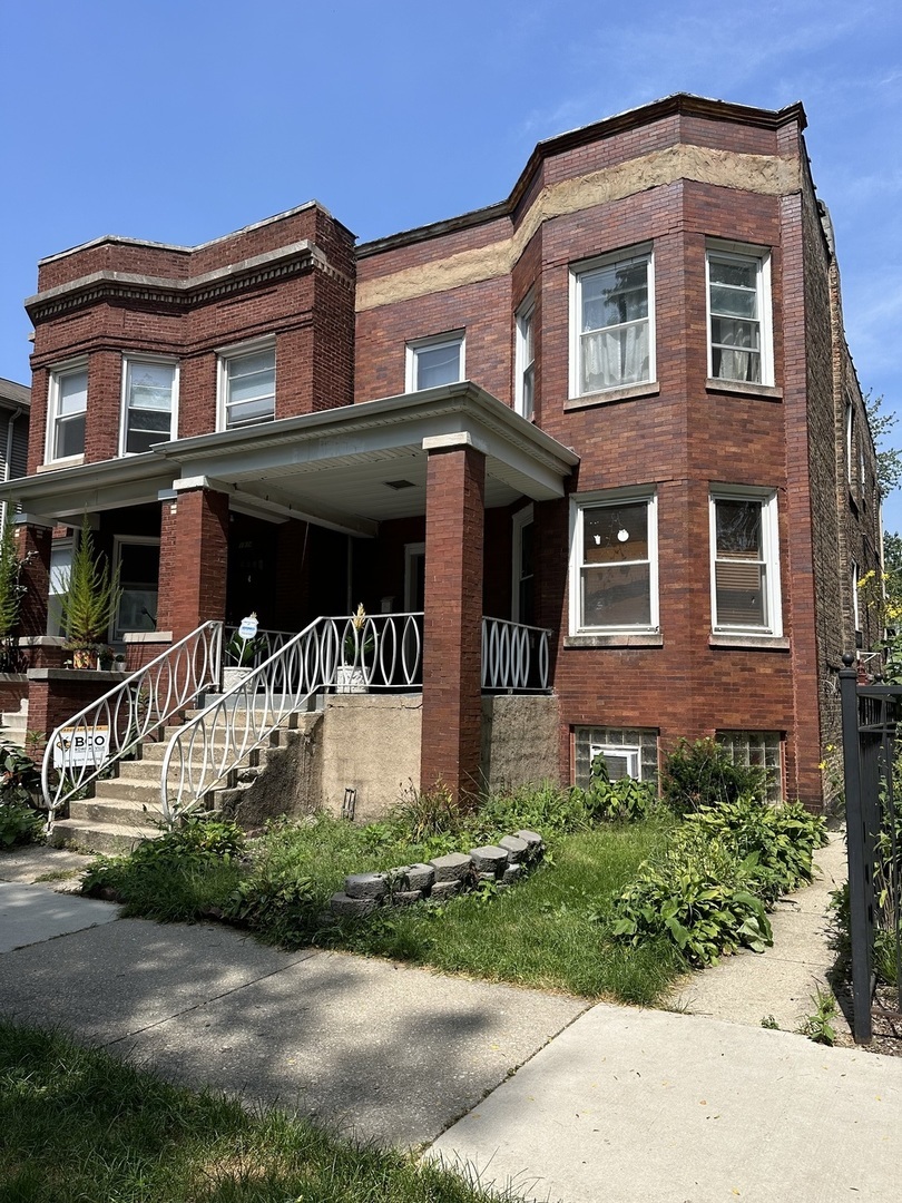 Property Photo:  1910 W Farragut Avenue  IL 60640 