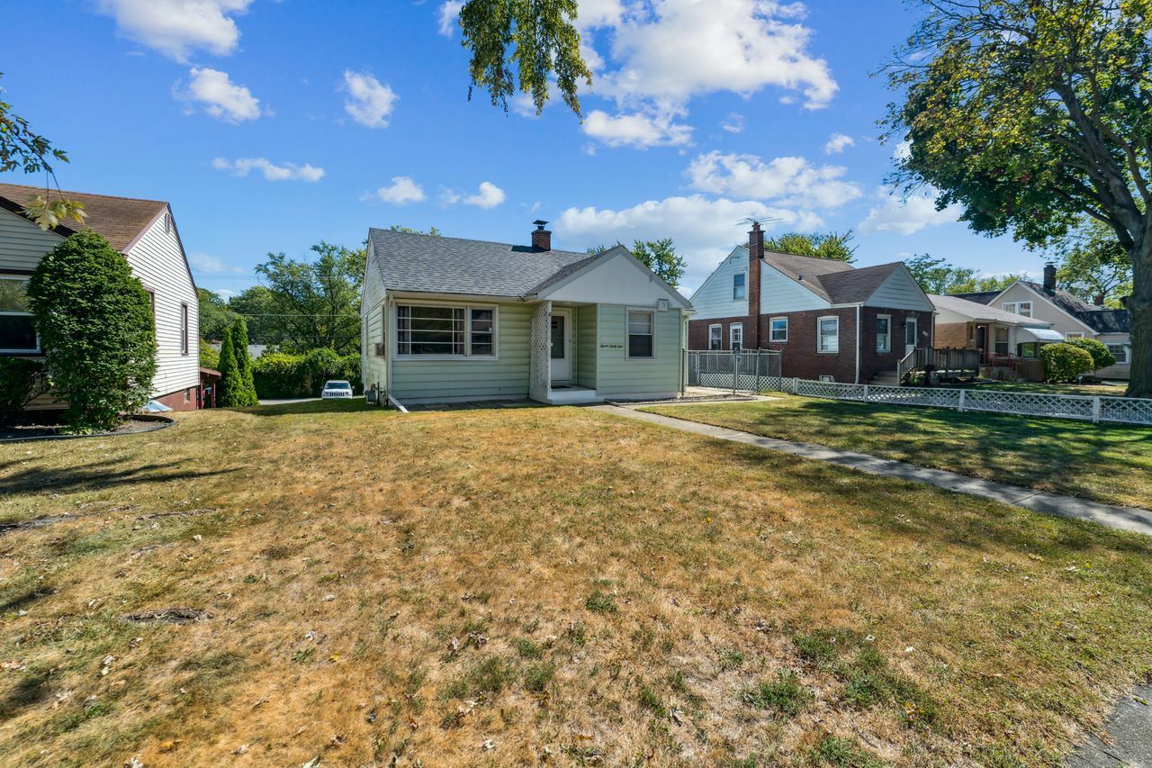 Property Photo:  1131 Ashland Avenue  IL 60411 