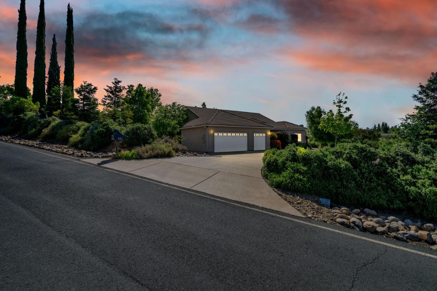 Property Photo:  531 Oakridge Road  CA 95252 