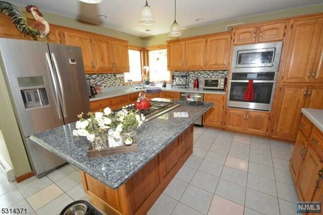 Property Photo:  8 Old Brookside Road  NJ 07869 