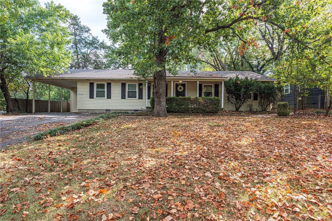 Property Photo:  1832 N Greenvalley Avenue  AR 72703 