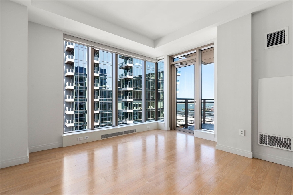 Property Photo:  133 Seaport Blvd 1-1816  MA 02210 