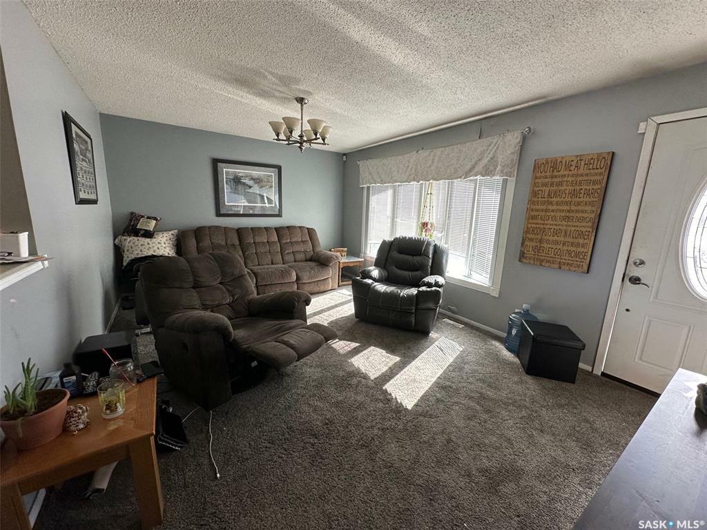 Property Photo:  913 Third Street  SK S4A 0R2 