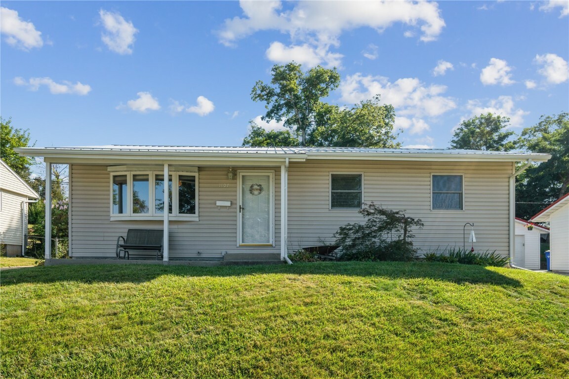 Property Photo:  1107 18th Street NW  IA 52405 