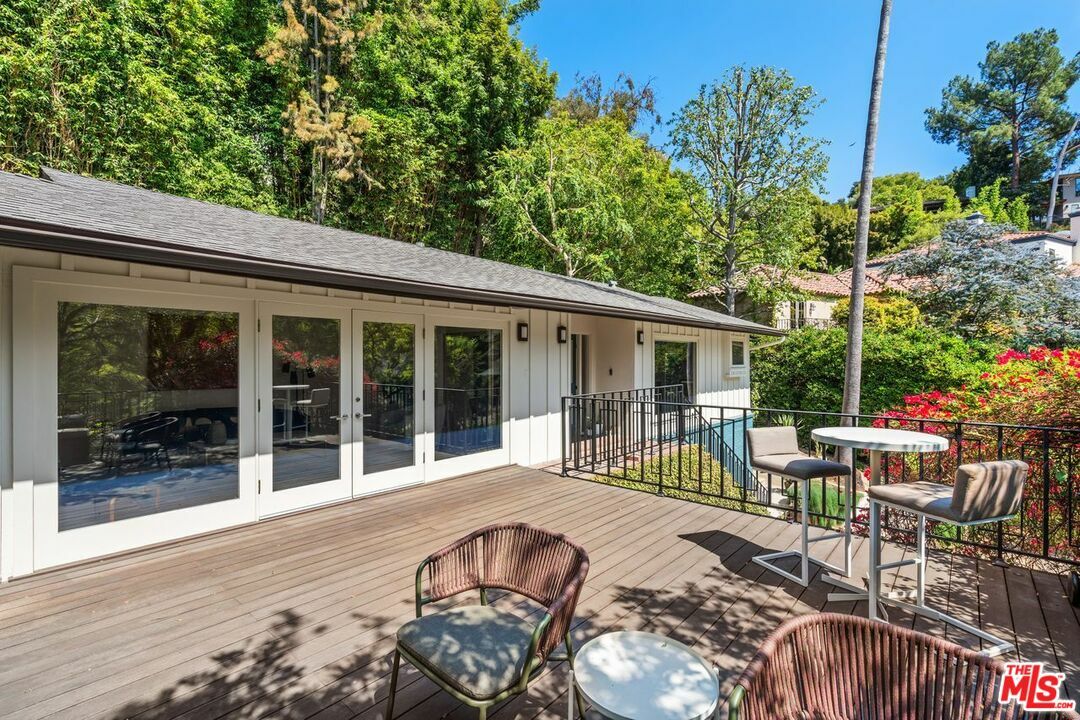 Property Photo: 3304 N Knoll Dr CA 90068