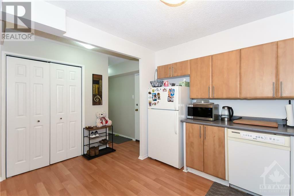 Property Photo:  200 Bay Street 1701  ON K1R 7W8 