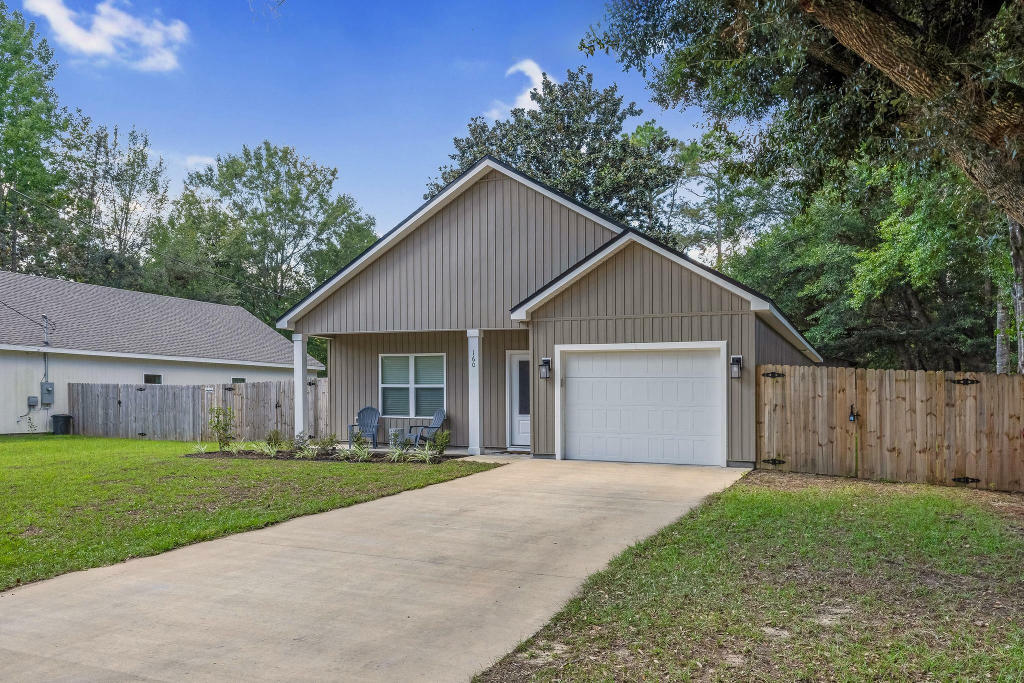 Property Photo:  160 Oak Lane  FL 32536 