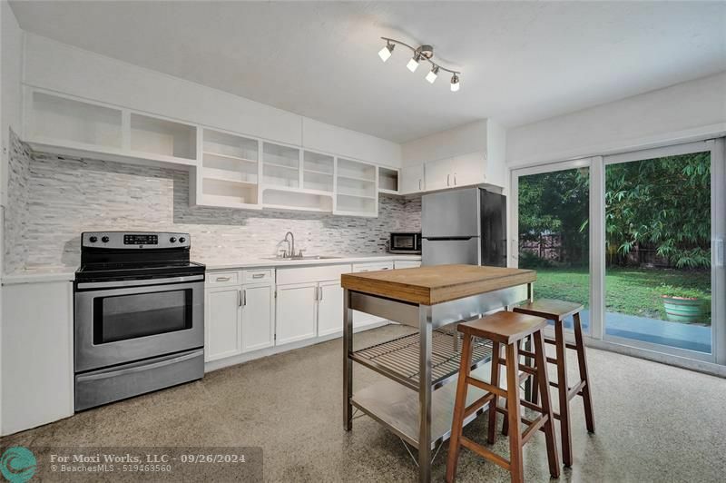 Property Photo:  1135 NW 1st Ave  FL 33311 