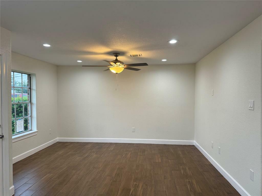 Property Photo:  1014 Avenue K  TX 77587 