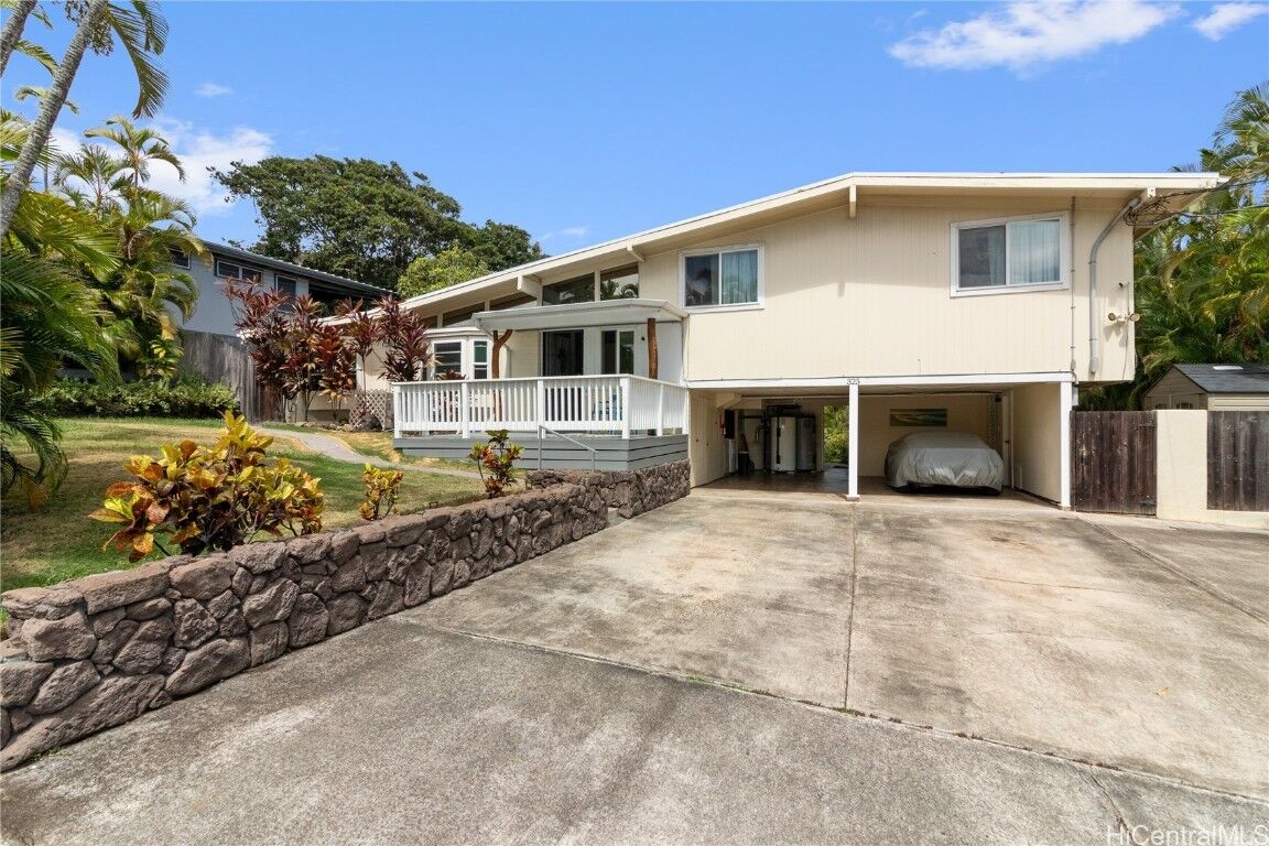 Property Photo:  325 Ilihau Street  HI 96734 