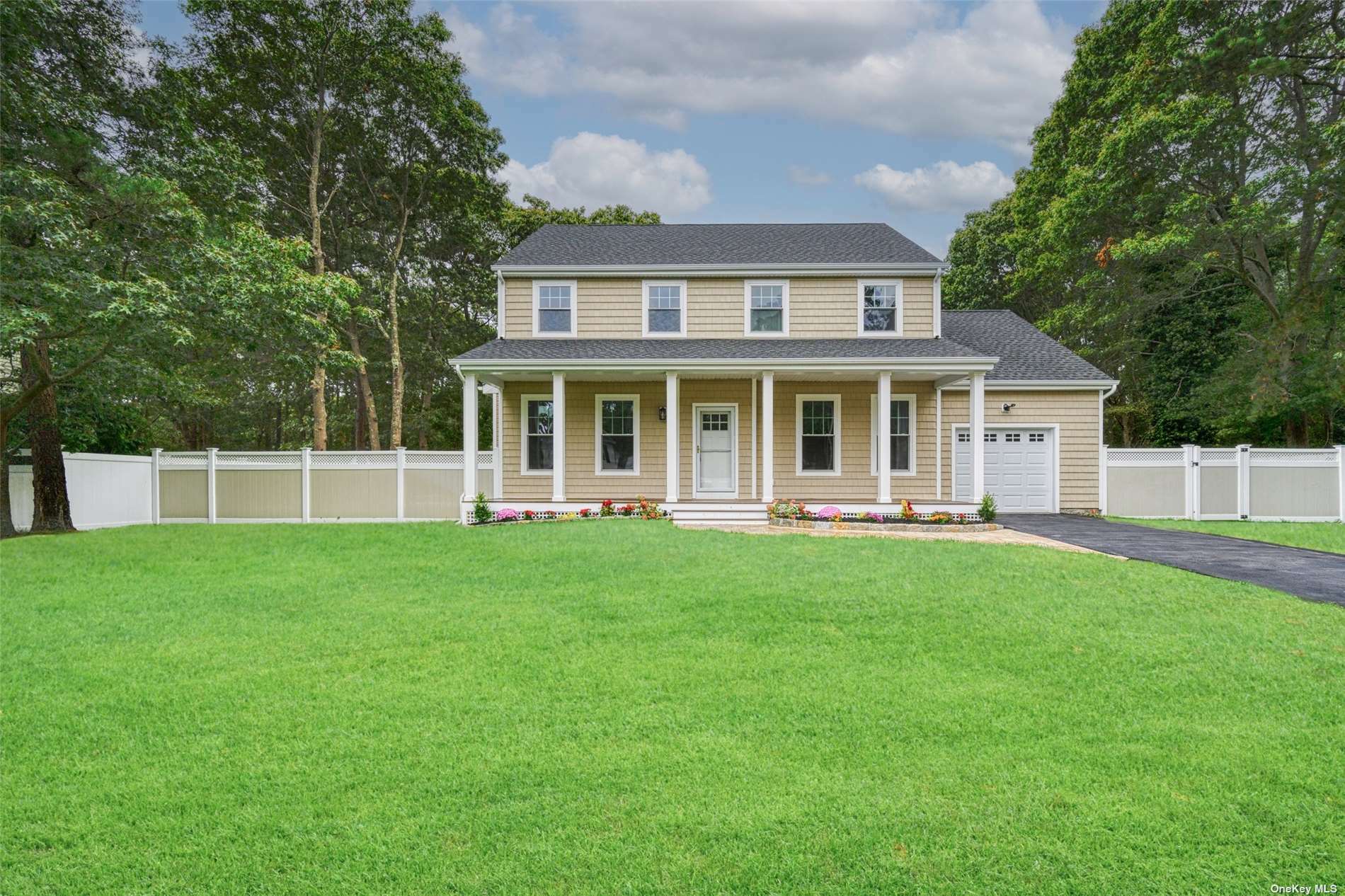 Property Photo:  4 Timber Ridge Court  NY 11727 