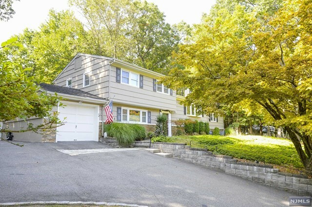 Property Photo:  72 Cherokee Trail  NJ 07436 