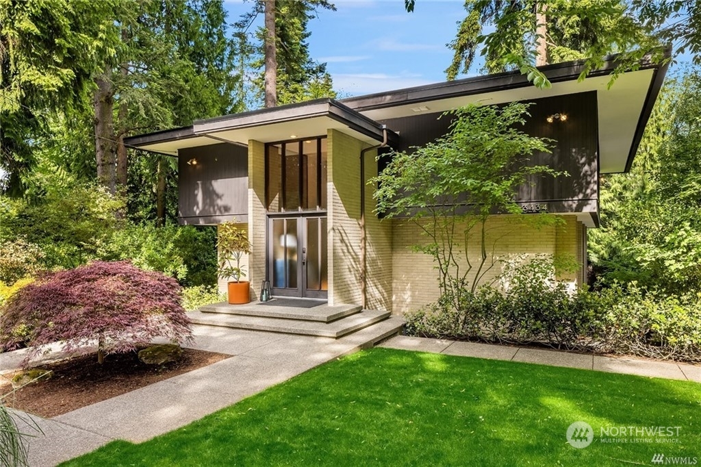 Property Photo:  3434 Evergreen Point Road  WA 98039 