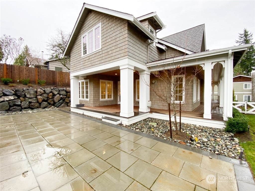 Property Photo:  310 15th Avenue  WA 98033 