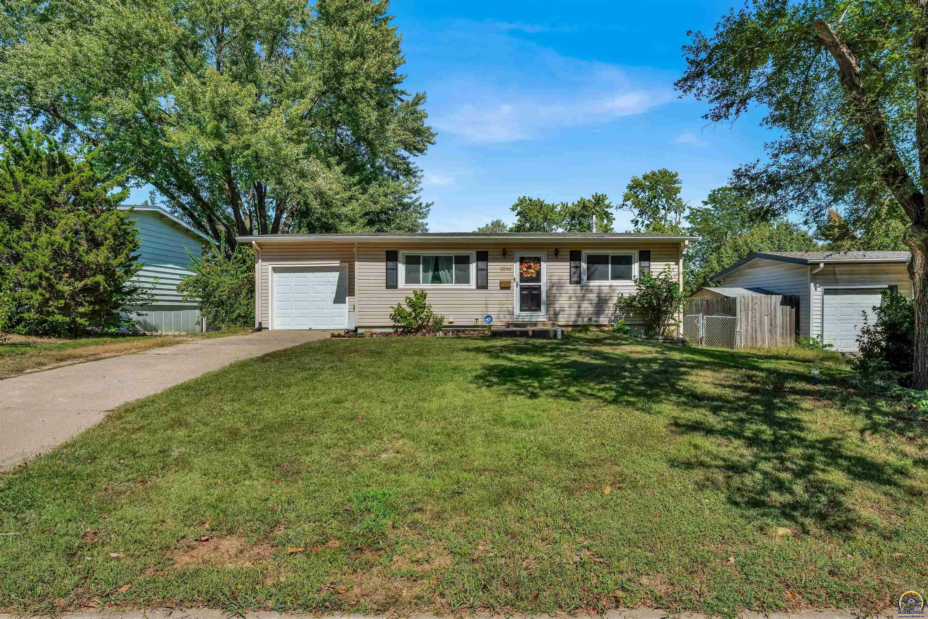 3206 SW Twilight Dr  Topeka KS 66614 photo