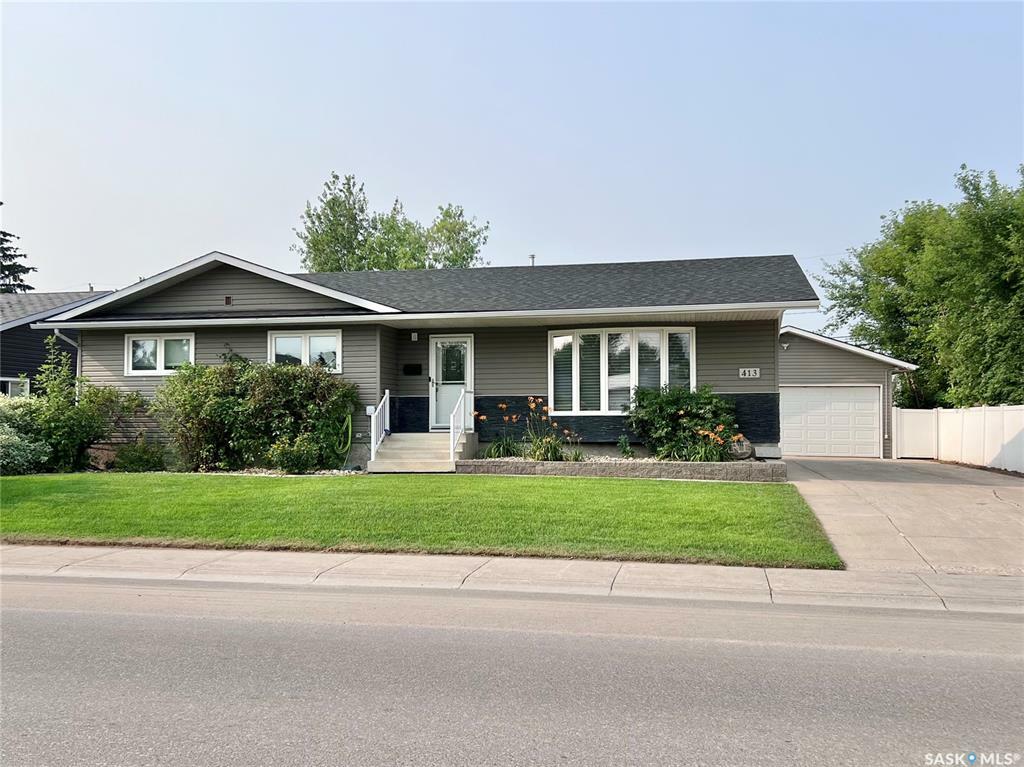 Property Photo:  413 3rd Street N  SK S0K 2T2 