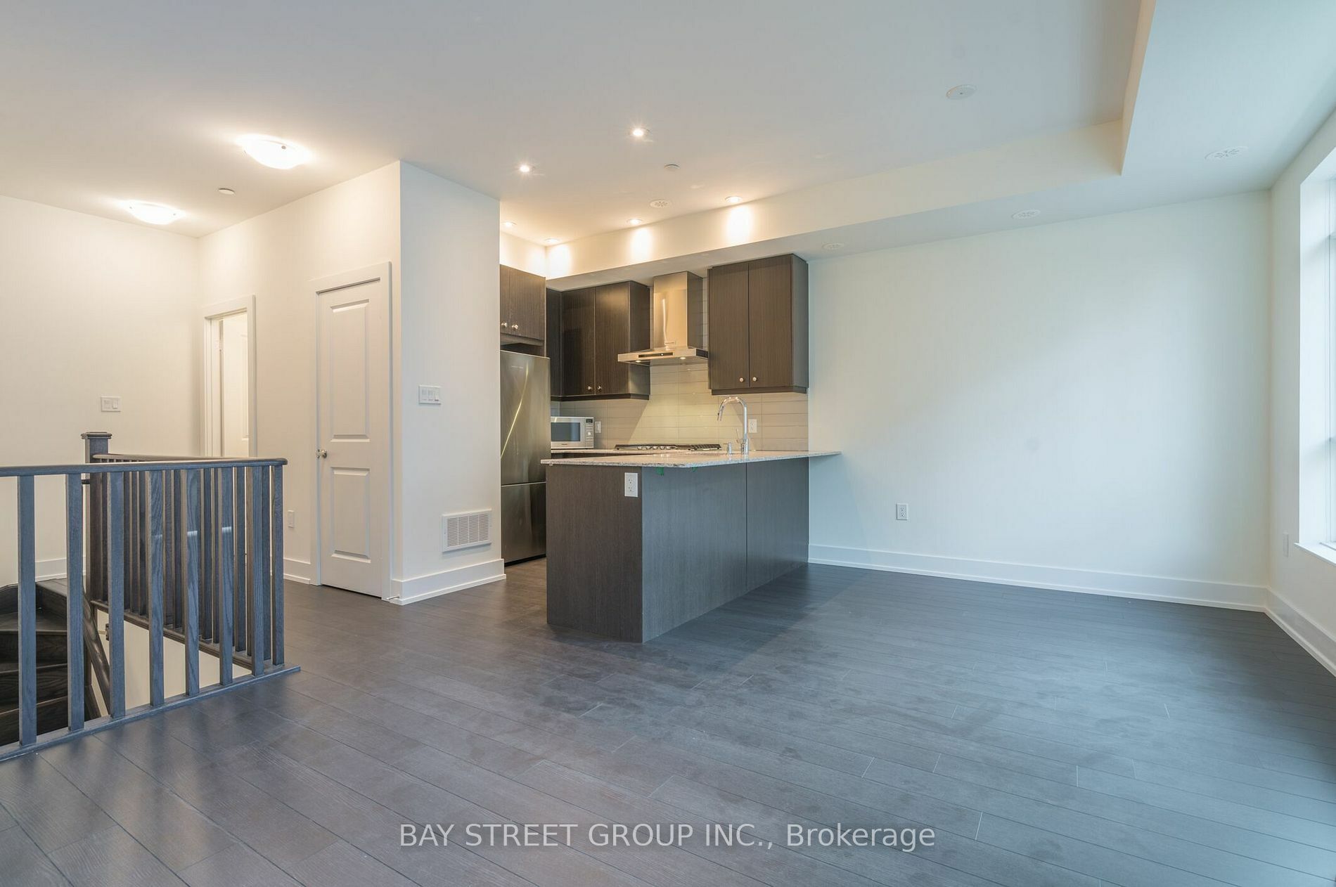 Property Photo:  52 Holmes Ave W 5  ON M2N 0J9 