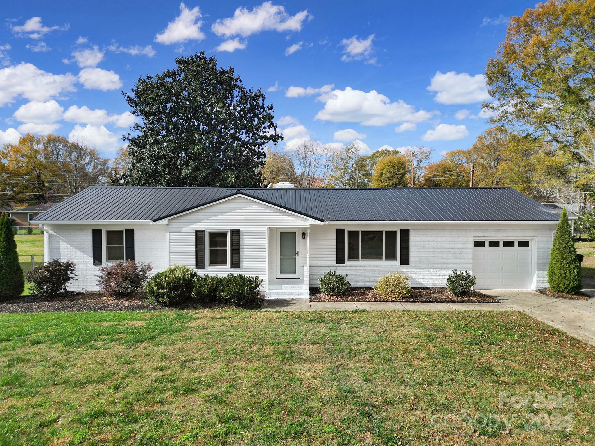 Property Photo:  619 Fieldstone Road  NC 28115 