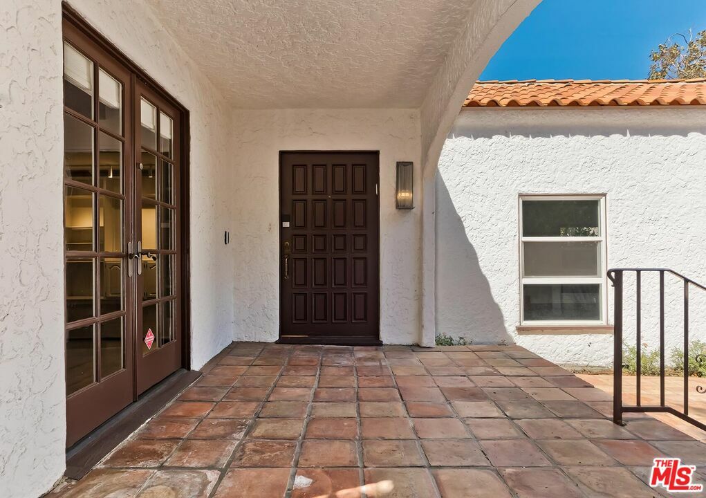 Property Photo:  317 S Oakhurst Dr  CA 90212 