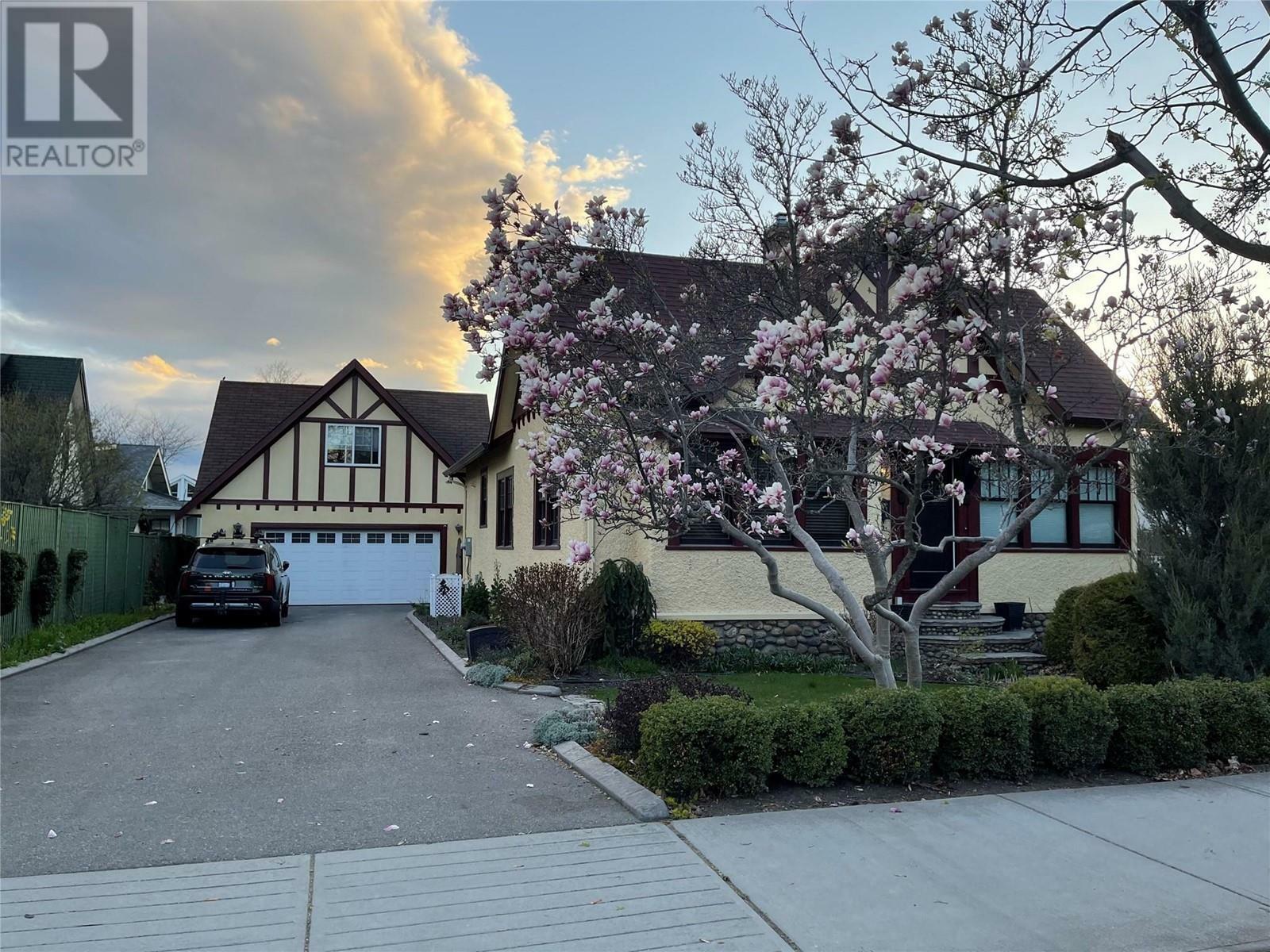 Property Photo: 1912 Abbott Street BC V1Y 1B7