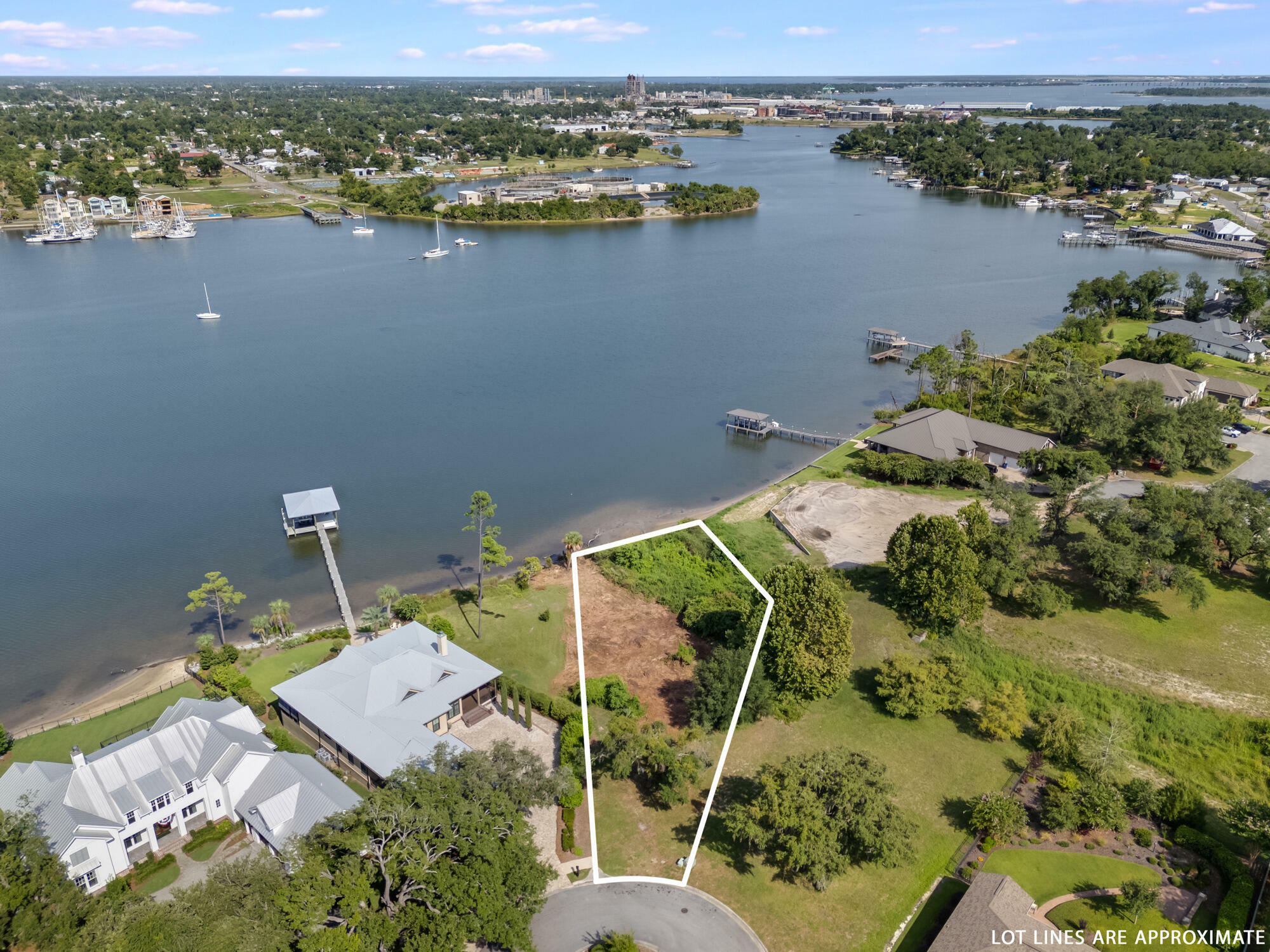 Property Photo:  1107 Cove Pointe Drive  FL 32401 