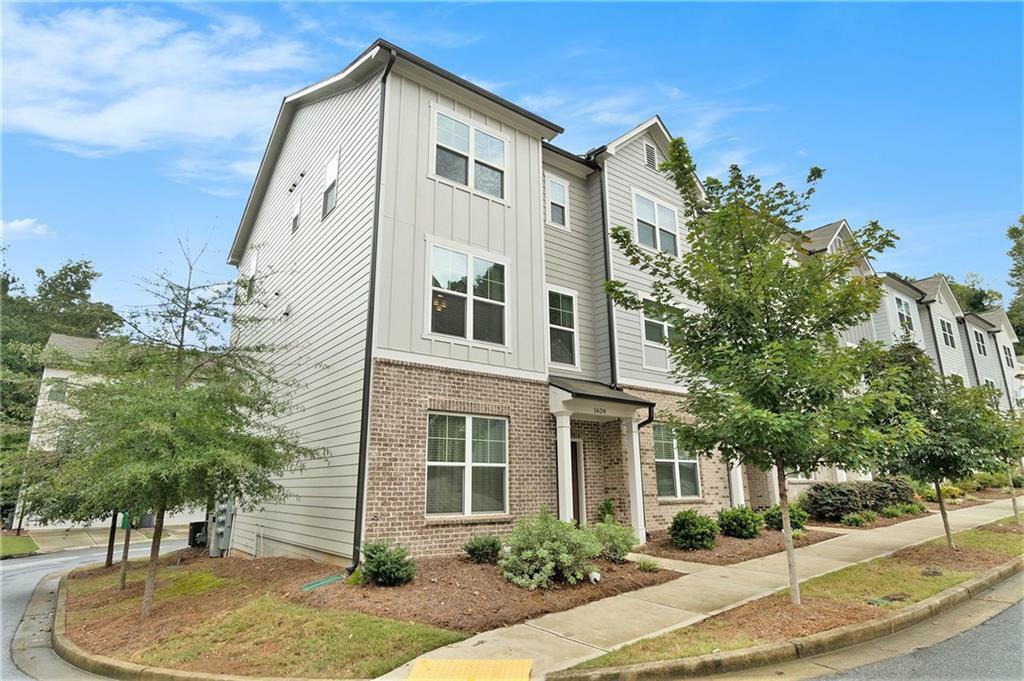 Property Photo:  1624 Venture Point Way  GA 30032 