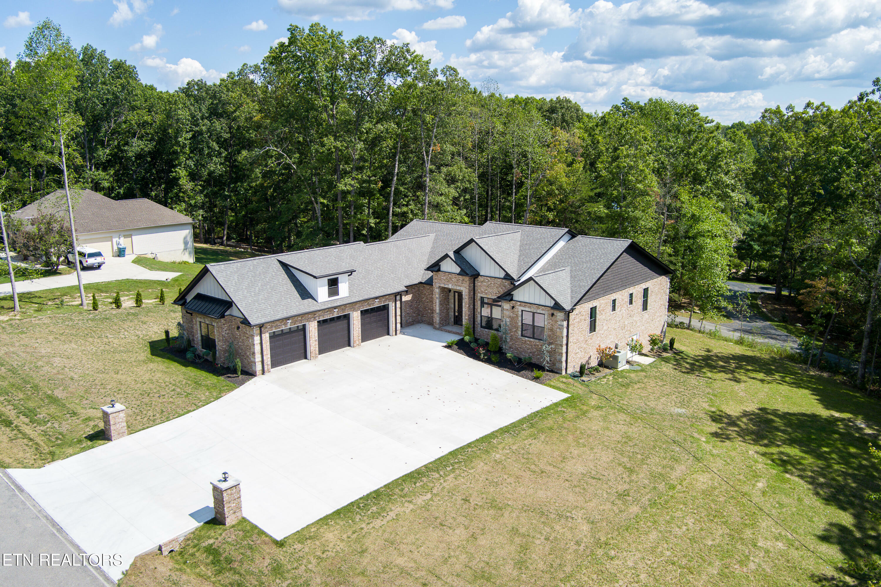 Property Photo:  548 Cumberland View Dr.  TN 38571 