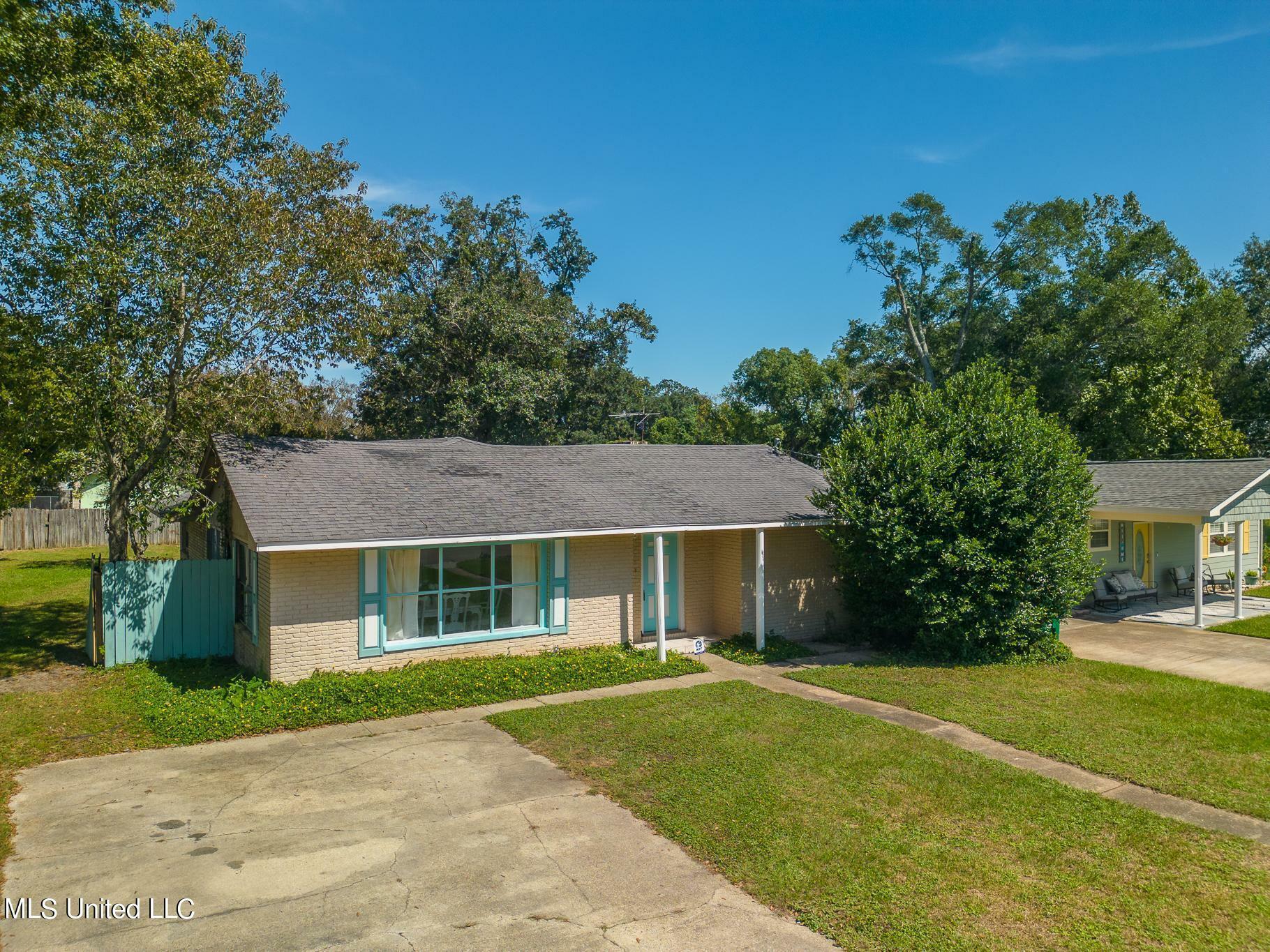 Property Photo:  706 Mills Avenue  MS 39501 