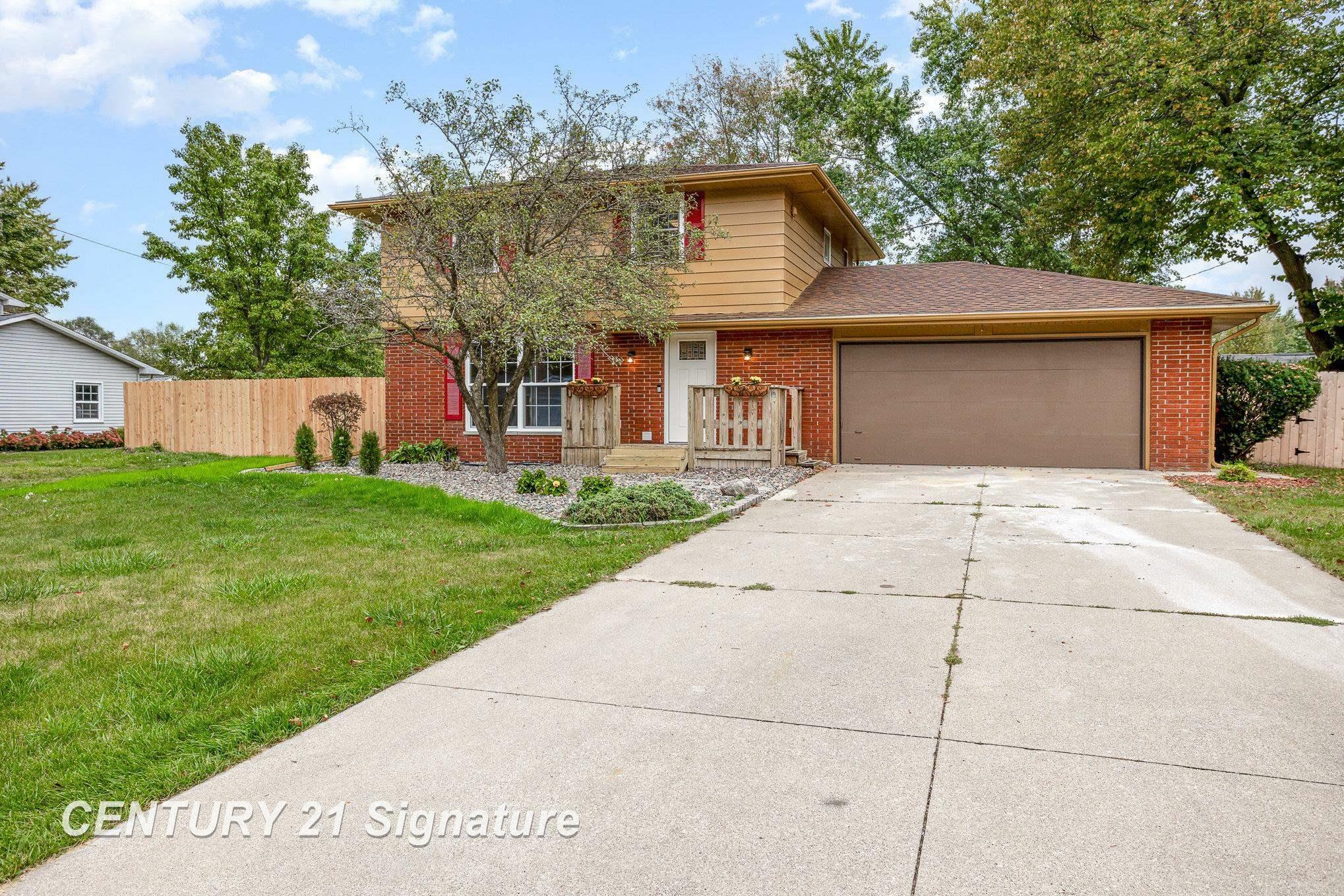 Property Photo:  2613 Moonglow Drive  MI 48603 