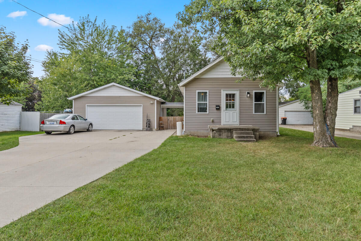 Property Photo:  3035 Longstreet Avenue SW  MI 49509 