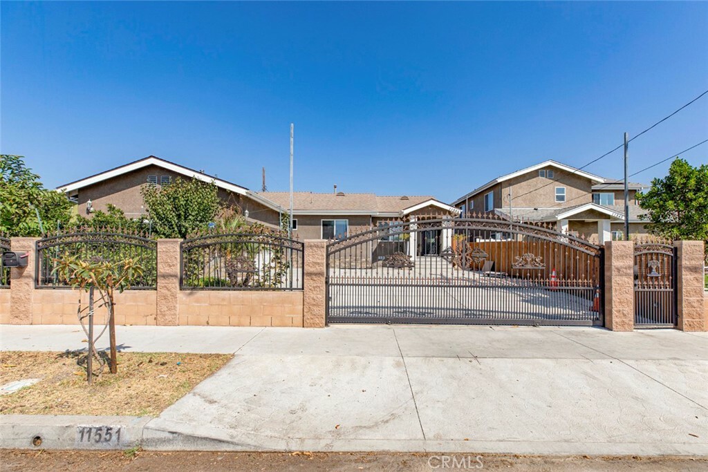 Property Photo:  11551 Saticoy Street  CA 91605 