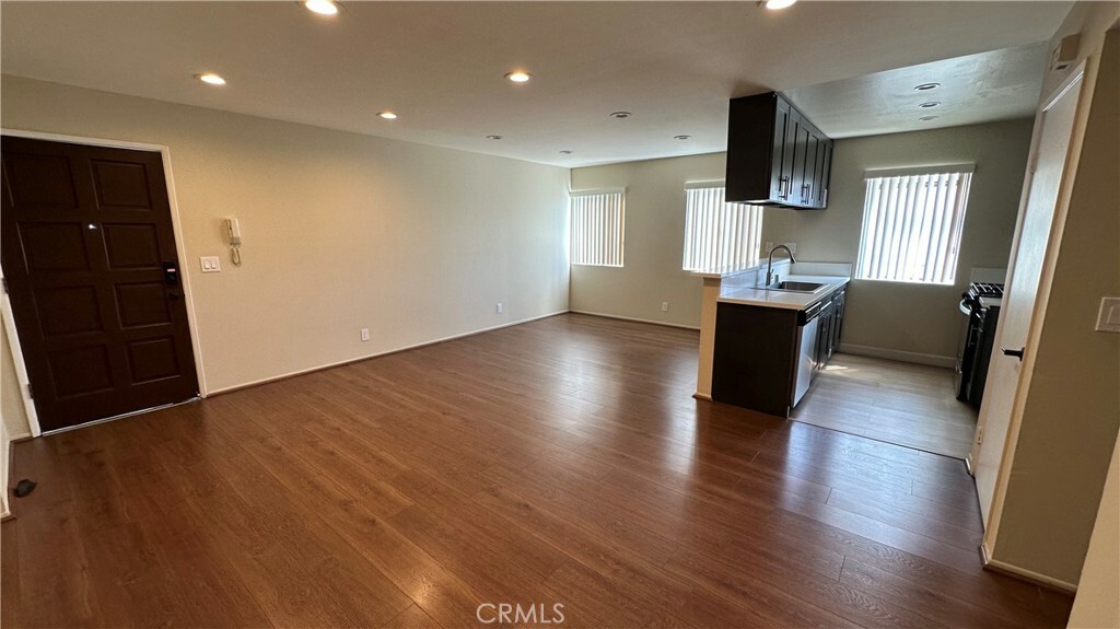 Property Photo:  602 W California Avenue  CA 91203 