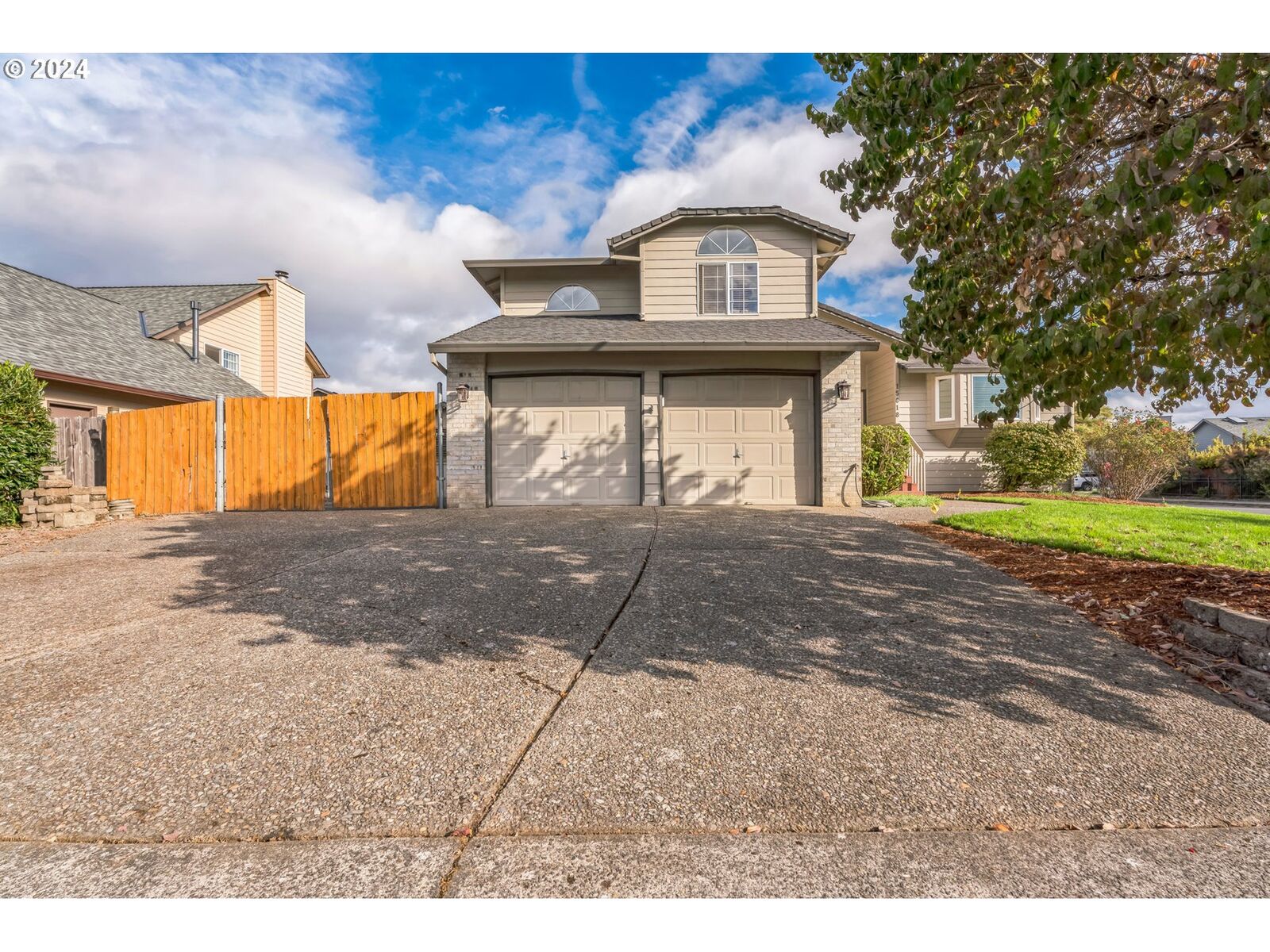 Property Photo:  15618 NE 6th St  WA 98684 