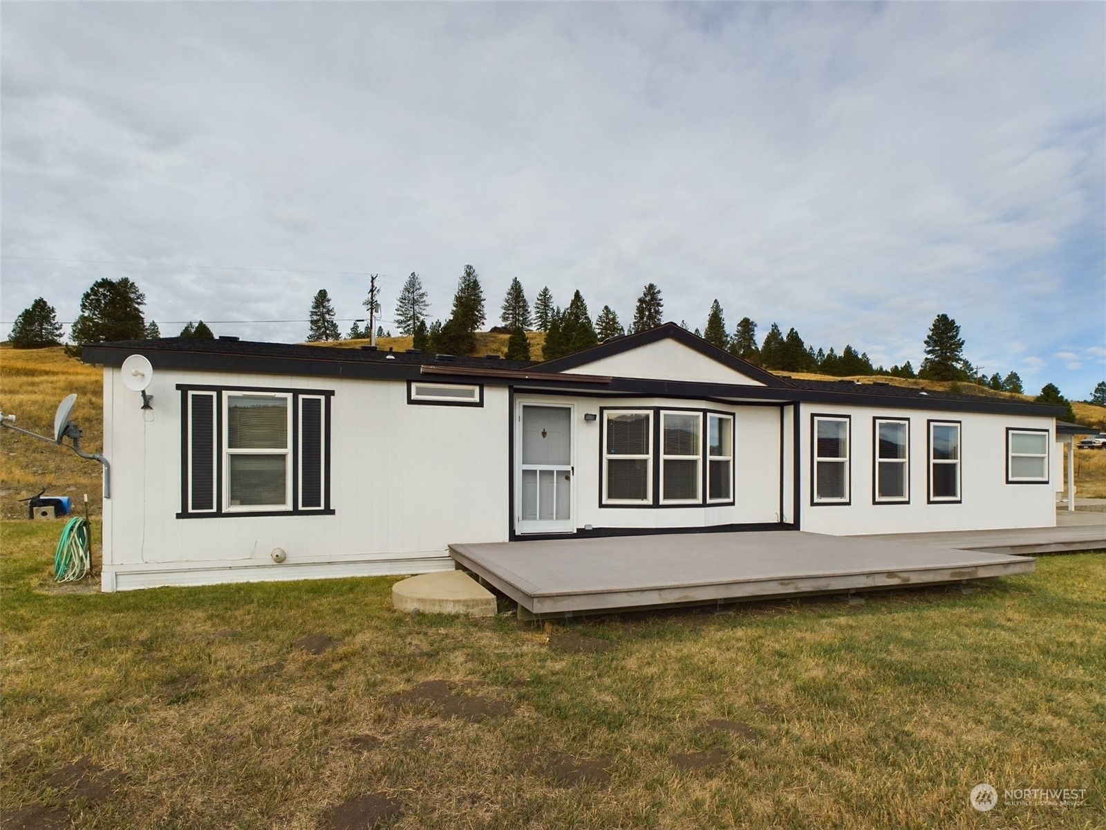 Property Photo:  464 W Culew Lake Road  WA 99166 