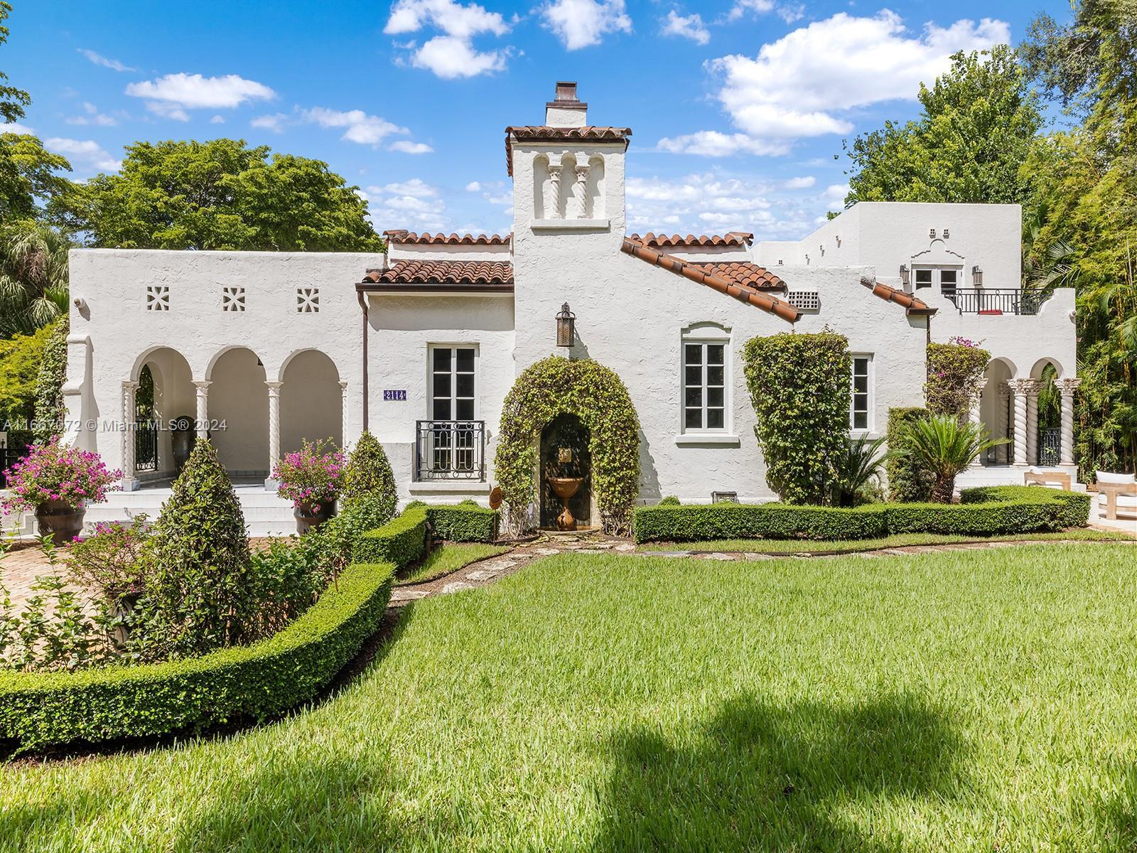 Property Photo: 2114 Granada Blvd FL 33134