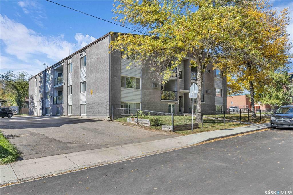 Photo de la propriété:  833 B Avenue N 1  SK S7L 1E6 