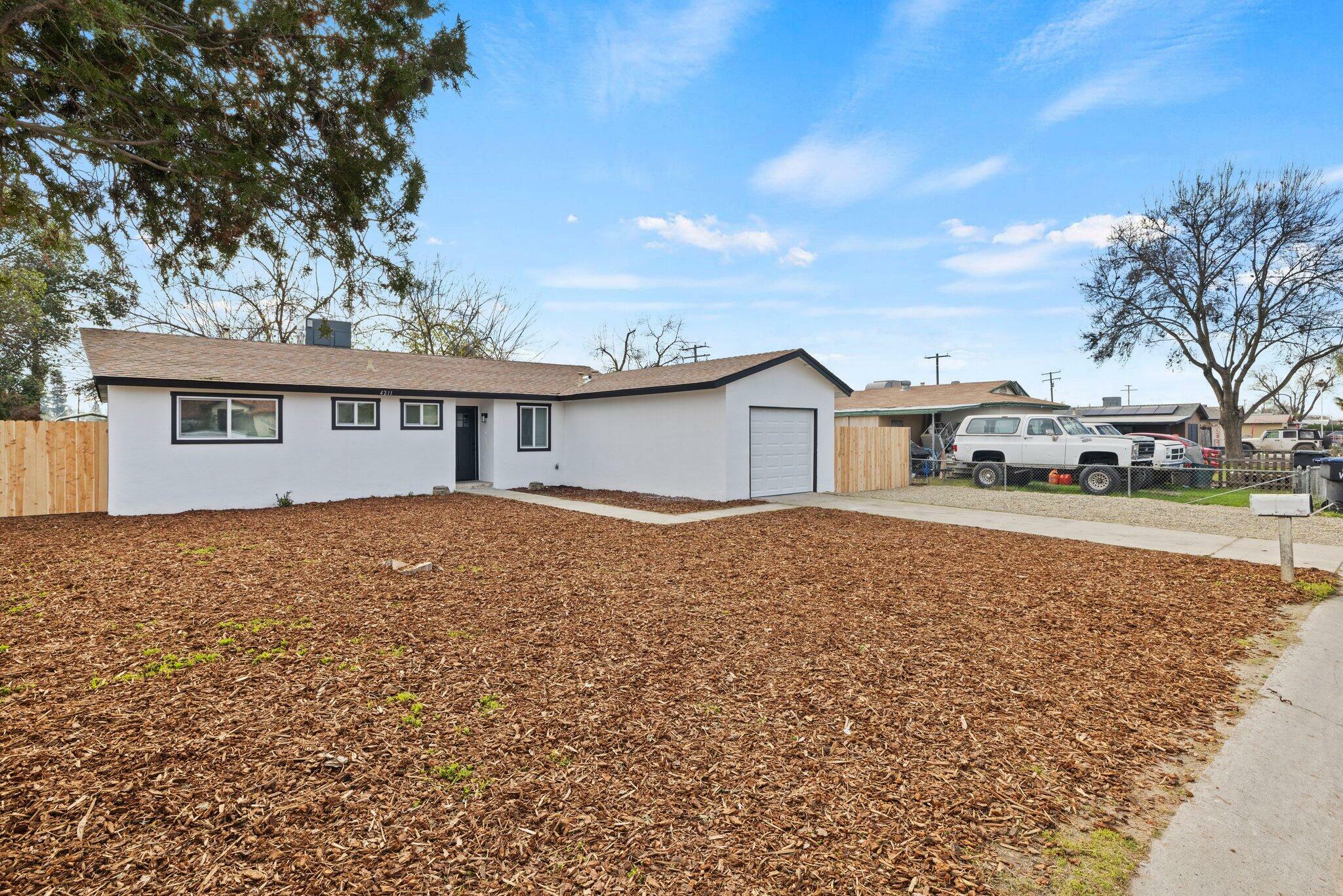 Property Photo:  4211 W Sunnyside Avenue  CA 93277 